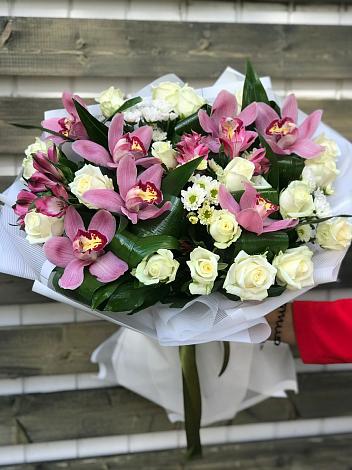 Букет цветов из: Розы и Хризантемы в Луковской