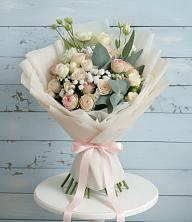 Букет цветов из:  Розы и Лизиантусы в Луковской