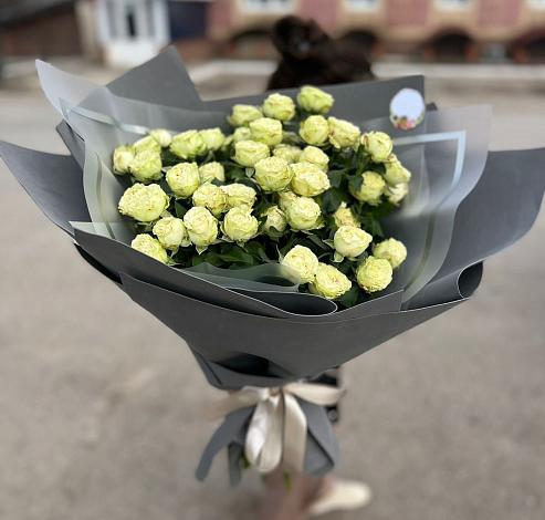 Букет Белые кустовые розы Солинеро в Луковской