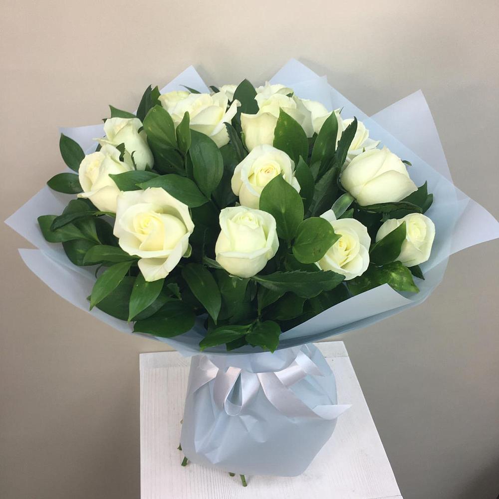 Букет 15 Белых роз Проуд в Луковской