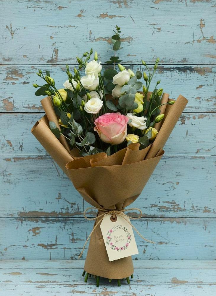 Букет цветов из: Розы и Лизиантусы в Луковской