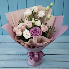 Букет цветов из:  Розы и Лизиантусы в Луковской