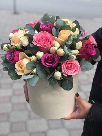 Цветочная композиция из Розы в шляпной коробке в Луковской