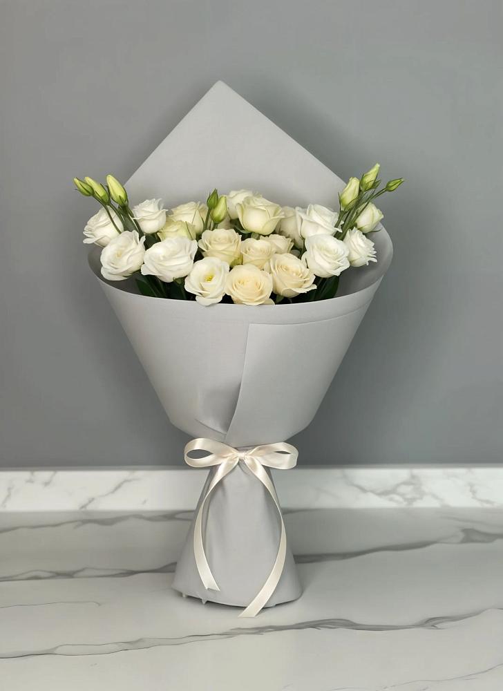 Букет цветов из: Розы и Лизиантусы в Луковской