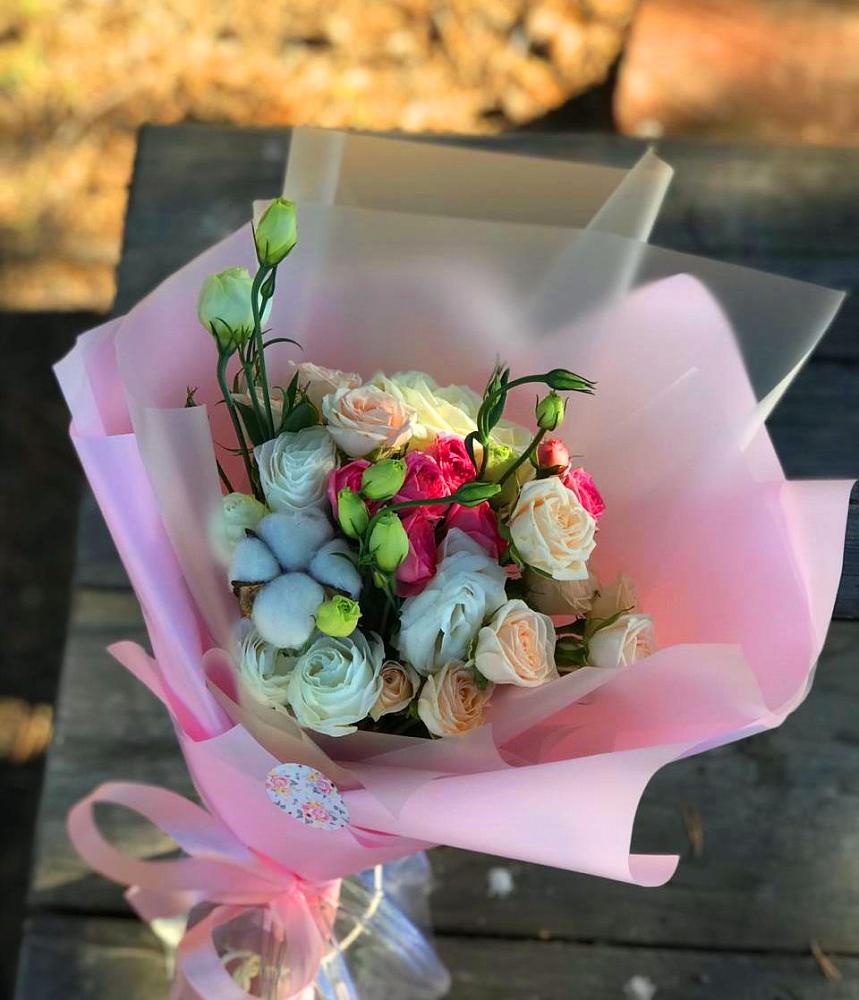 Букет цветов из: Розы и Лизиантусы в Луковской