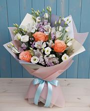 Букет цветов из:  Лизиантусы, Розы, Альстромерии и Гипсофила в Луковской