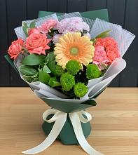 Букет цветов из:  Гвоздики, Розы, Герберы и Хризантемы в Луковской