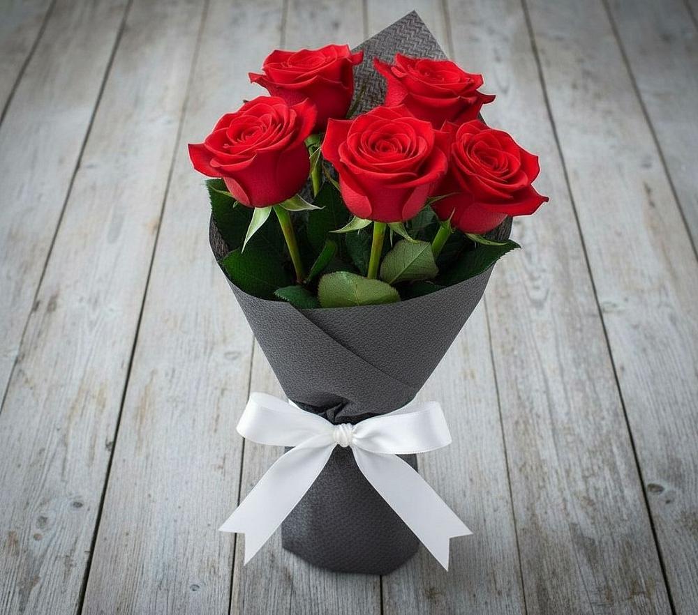Букет 5 Красных роз Эдлесс Лав в Луковской