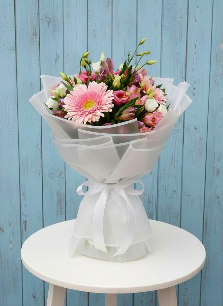 Букет цветов из: Герберы, Альстромерии и Лизиантусы в Луковской