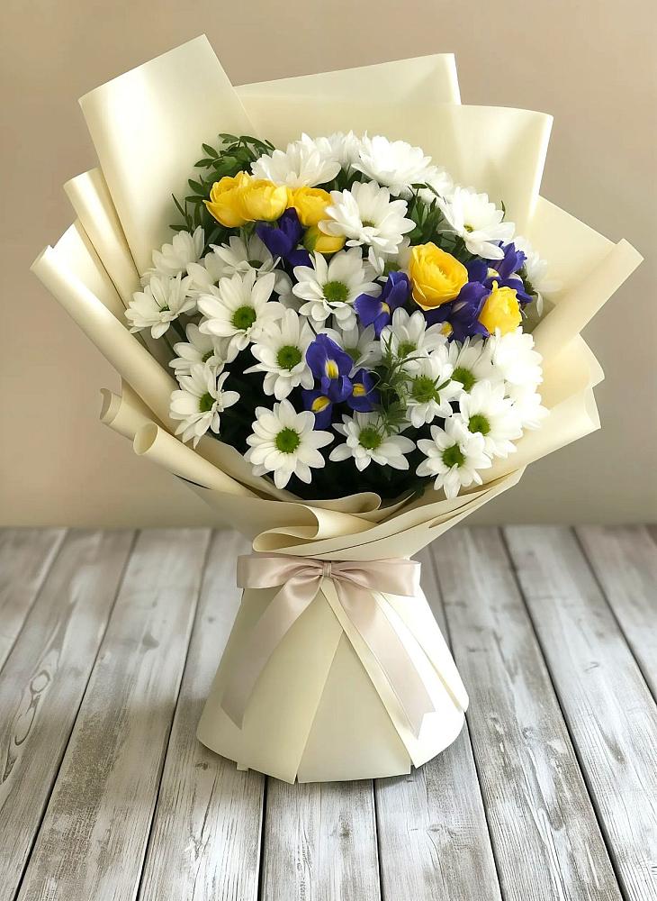 Букет цветов из: Ирисы, Хризантемы и Розы в Луковской