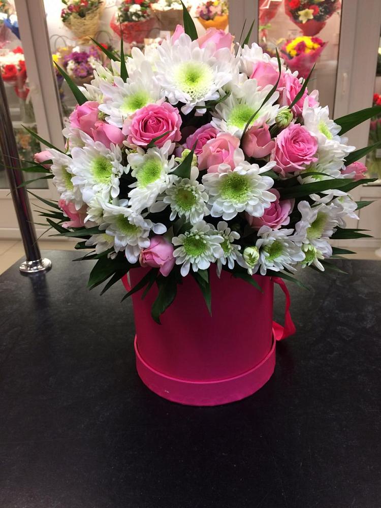 Цветочная композиция из Розы и Хризантемы в шляпной коробке в Луковской