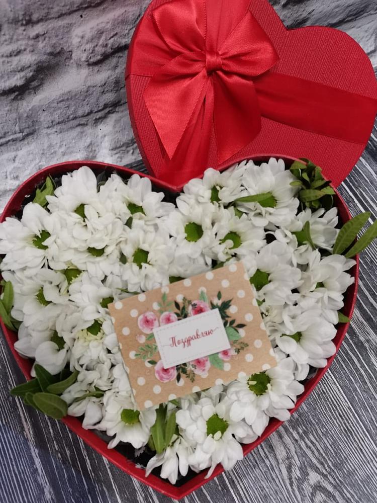 Цветочная композиция из Хризантемы в виде сердца в Луковской