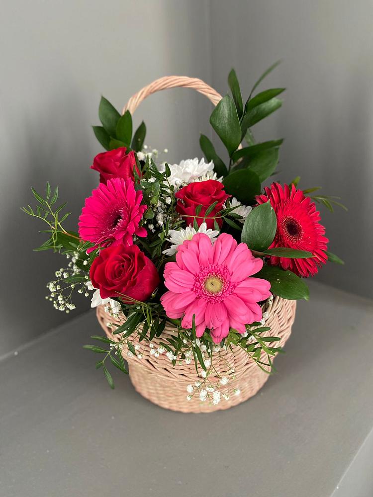 Цветочная композиция из Розы, Хризантемы и Герберы в корзине в Луковской