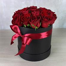 Цветочная композиция из Розы в шляпной коробке в Луковской