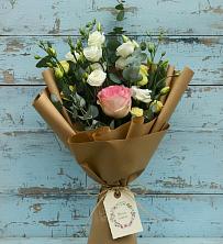 Букет цветов из:  Розы и Лизиантусы в Луковской