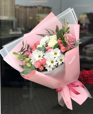 Букет цветов из: Розы, Лизиантусы и Хризантемы в Луковской