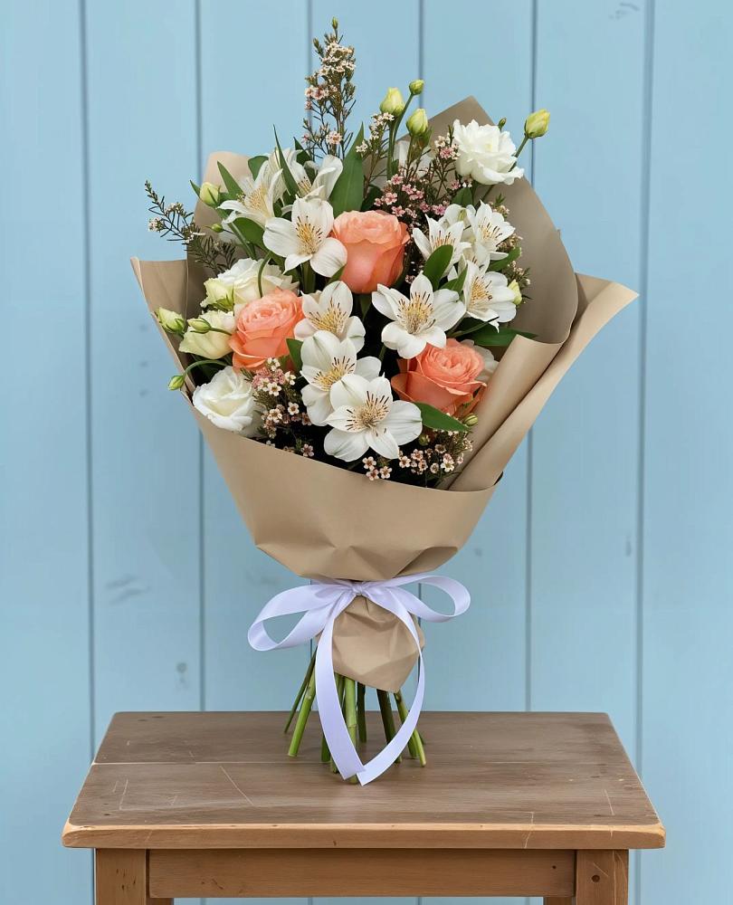 Букет цветов из: Альстромерии, Лизиантусы, Розы и Хризантемы в Луковской