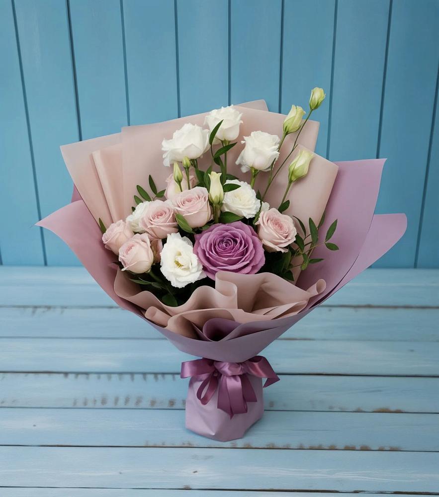 Букет цветов из: Розы и Лизиантусы в Луковской